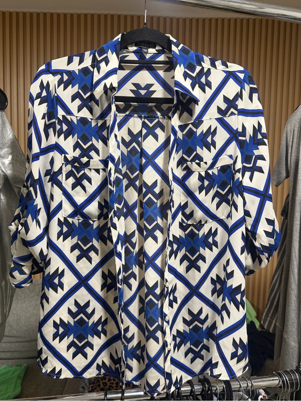 Express Women’s Blue & White Geometric Button-Up Shirt M